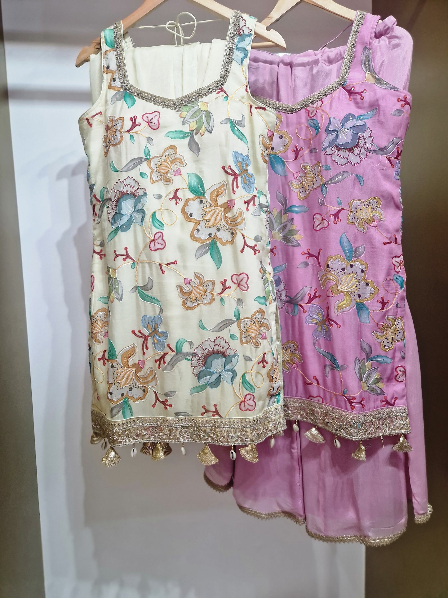 Pink Floral Embroidered Flared Kurta Ensemble – Shell Trim & Wide-Leg Bottoms