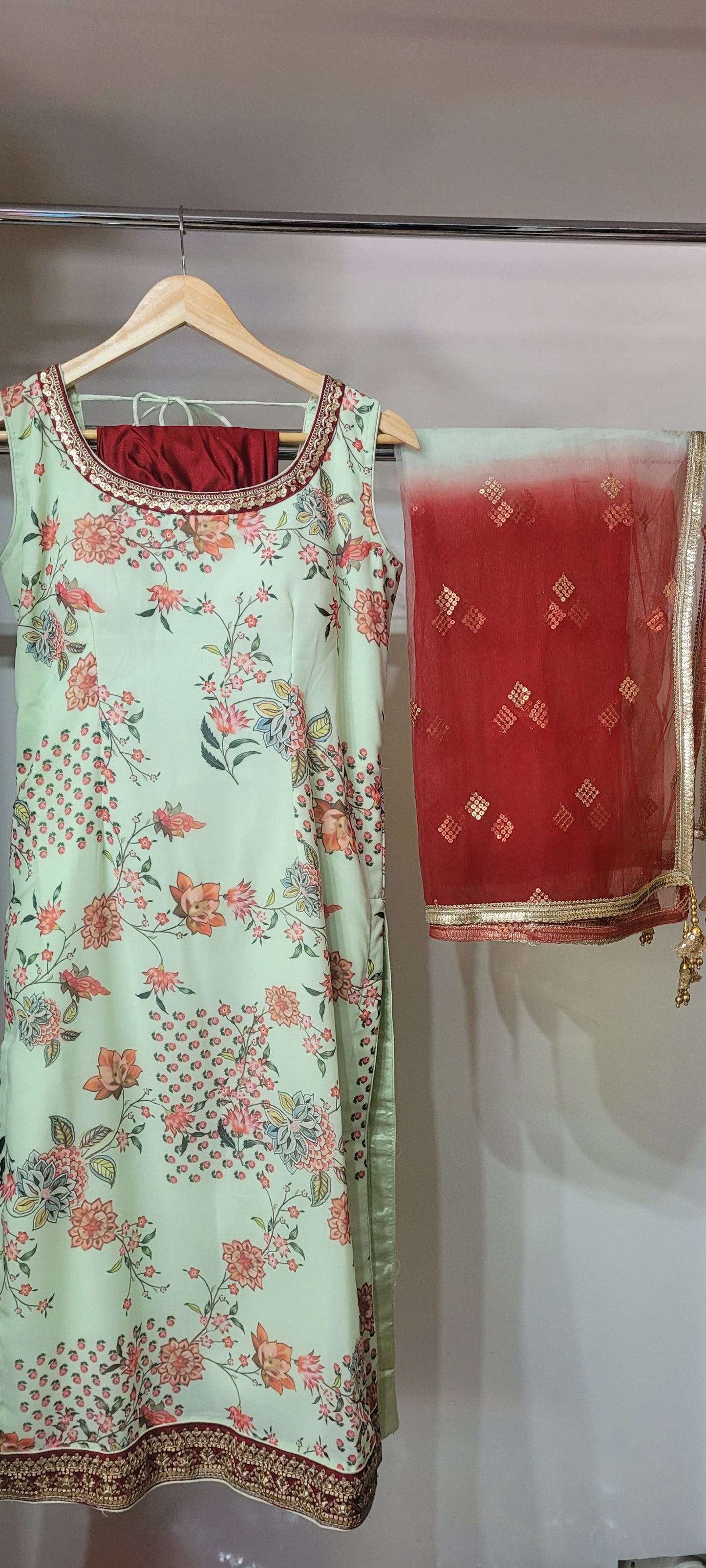 Mint Green Floral Sleeveless Suit Set with Maroon Net Dupatta – Elegant Festive Wear for Women