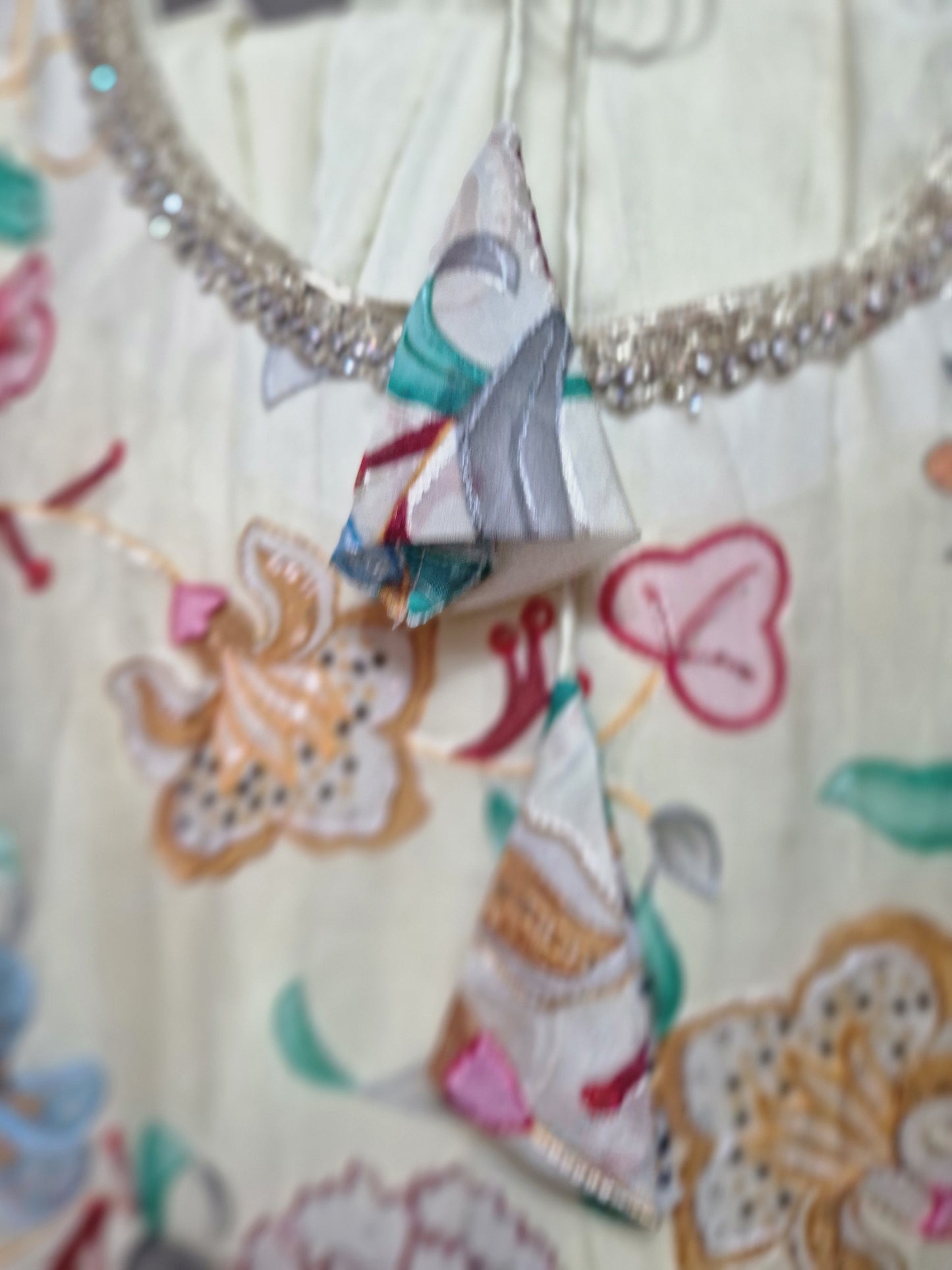 Cream Floral Embroidered Flared Kurta Ensemble – Shell Trim & Wide-Leg Bottoms