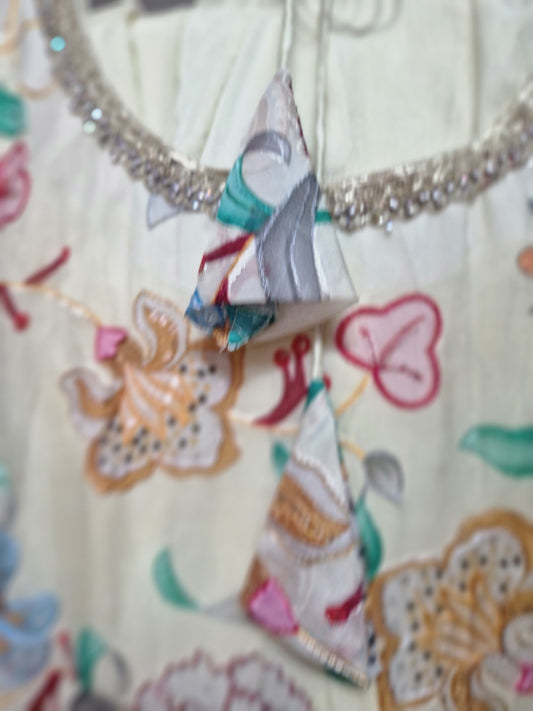 Cream Floral Embroidered Flared Kurta Ensemble – Shell Trim & Wide-Leg Bottoms