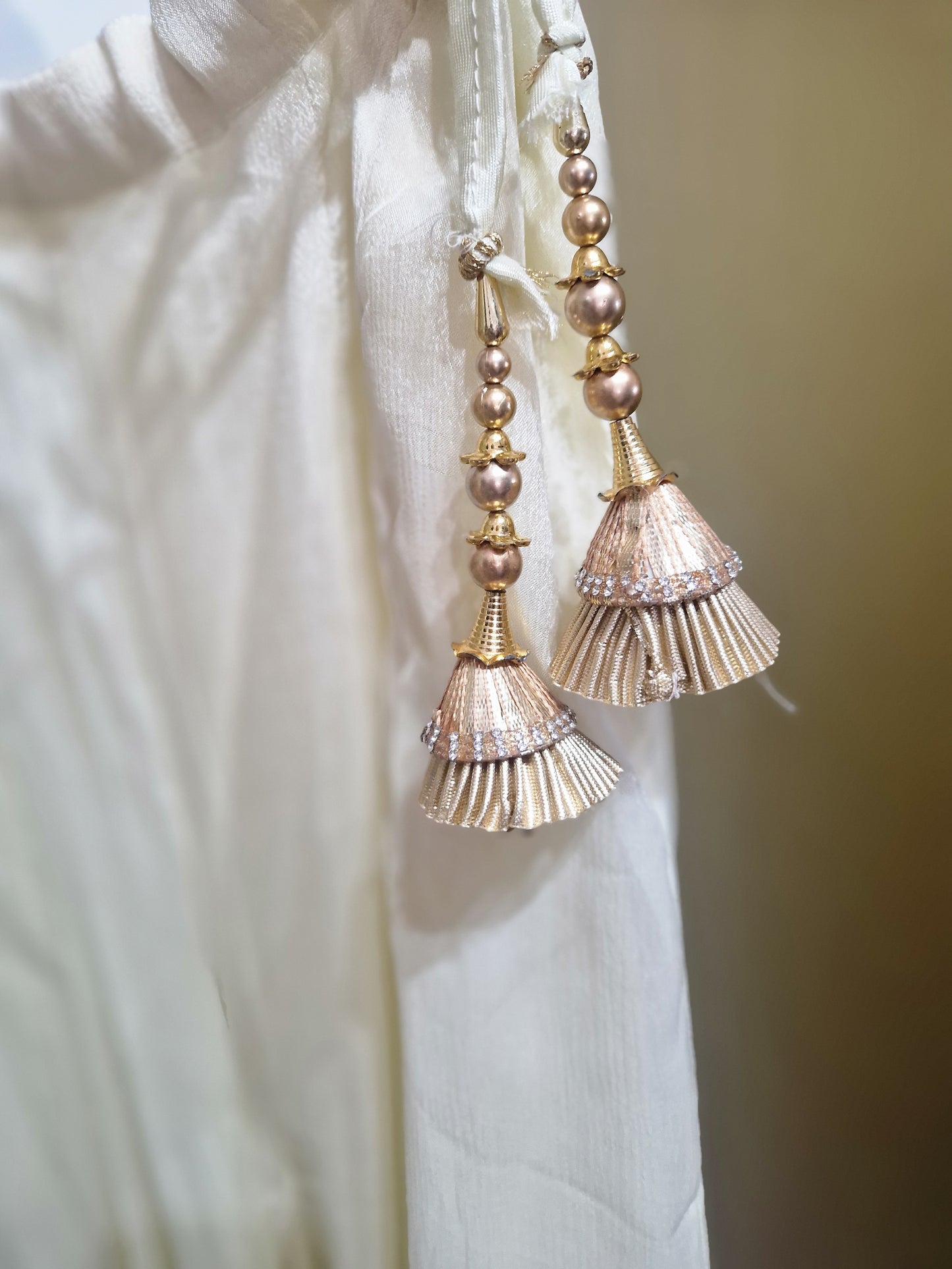 Cream Floral Embroidered Flared Kurta Ensemble – Shell Trim & Wide-Leg Bottoms